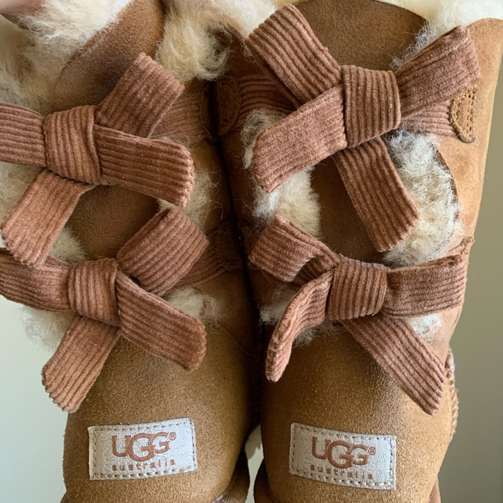 UGG boots with bow in the back